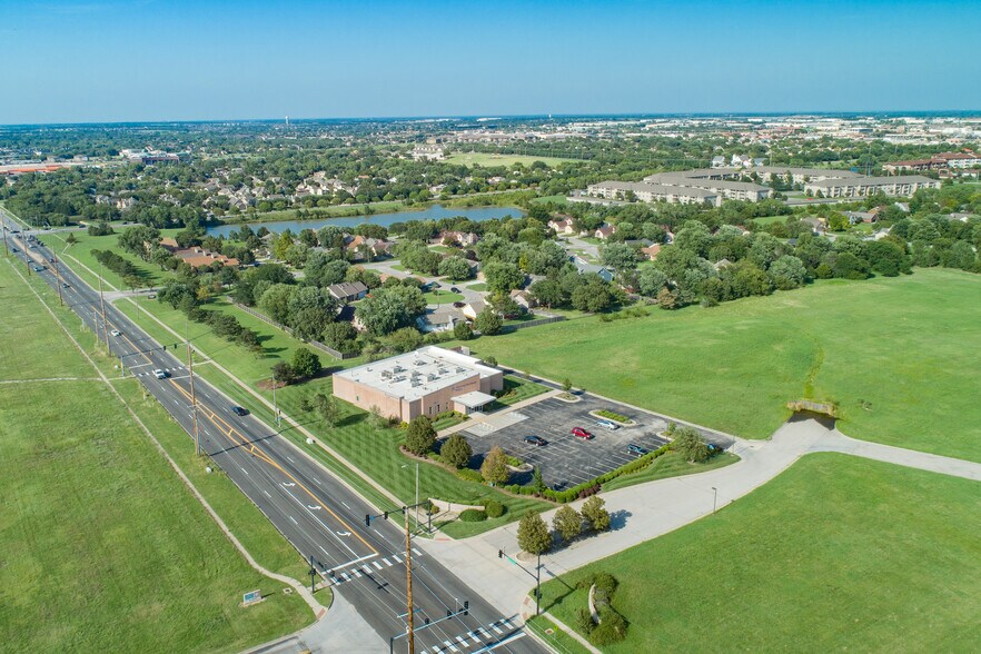 More Photos Of 2734 N Woodlawn Ave, Wichita Medical For Sale