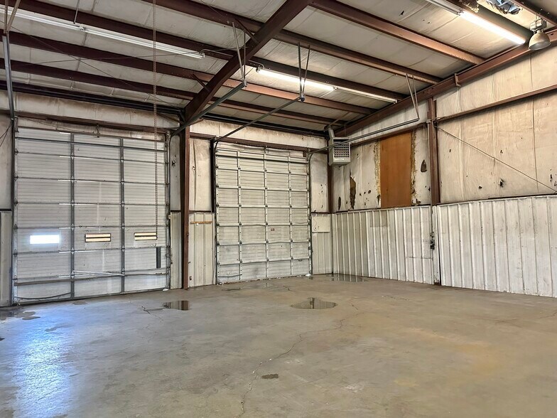 More Photos Of 1707 Topeka Dr, Norman Freestanding For Lease