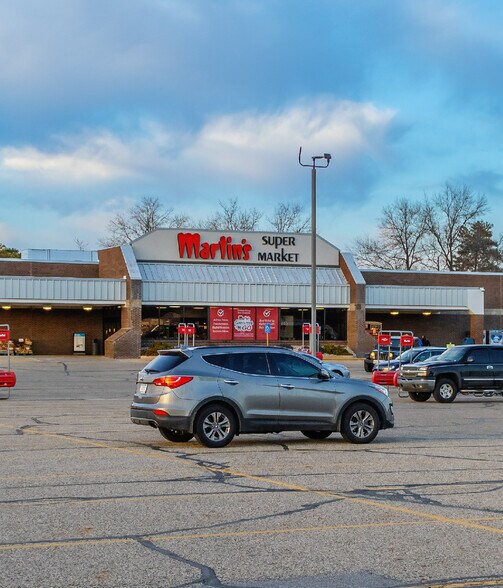 More Photos Of 865 E Jefferson St, Plymouth Supermarket For Sale