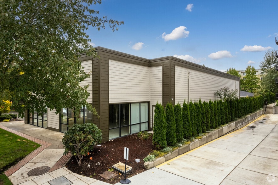 More Photos Of 8693 161st Ave NE, Redmond General Retail For Lease