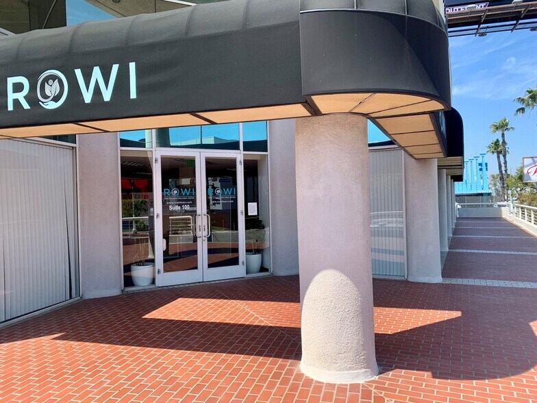 More Photos Of 17404 Ventura Blvd, Encino Office For Lease