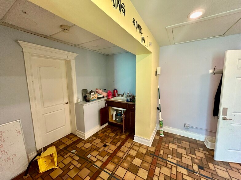 More Photos Of 2324 W 111th St, Chicago Apartments For Lease