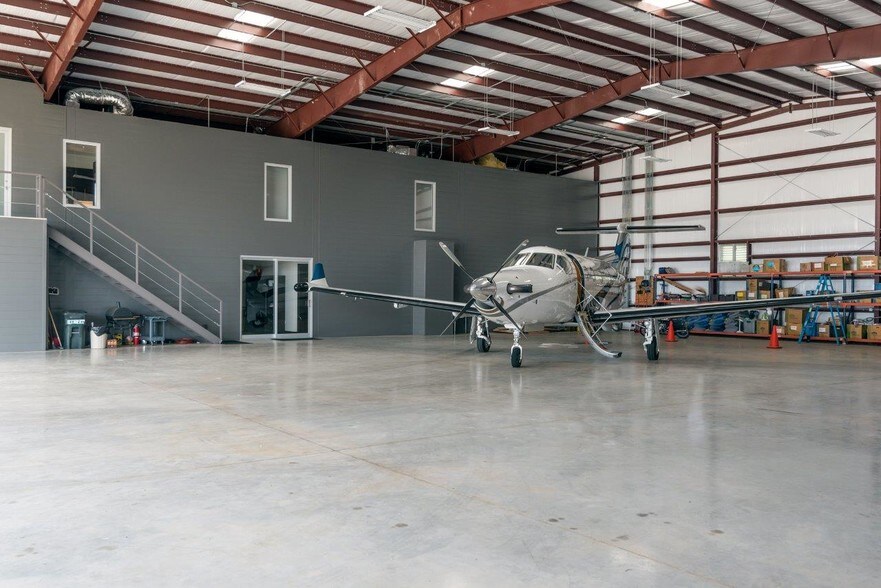 More Photos Of 18000 Groeschke Rd, Houston Airplane Hangar For Sale