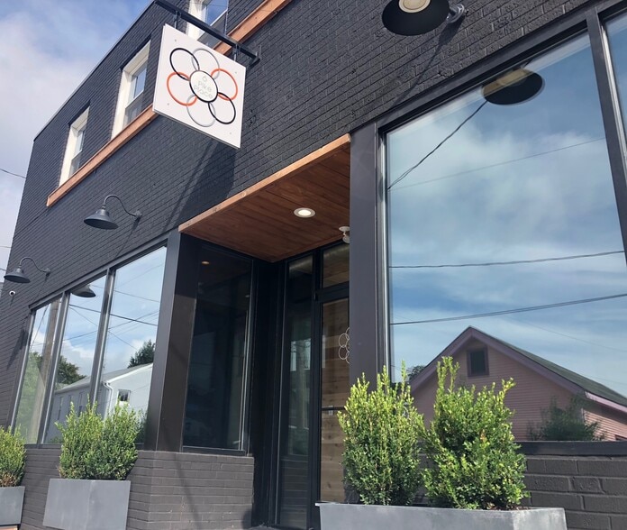 More Photos Of 6 Pike St, Cincinnati Storefront Retail Office For Sale