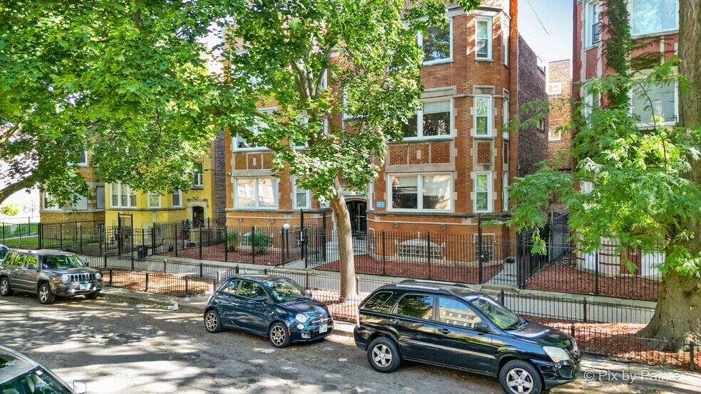 Primary Photo Of 7833 S Kingston Ave, Chicago Apartments For Sale