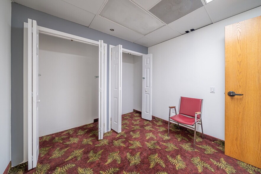 More Photos Of 1080 Caroline Dr, Washington Office For Sale