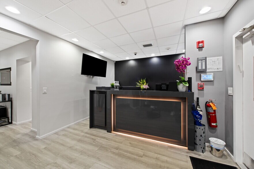 More Photos Of 825-875 Meadows Rd, Boca Raton Medical For Lease