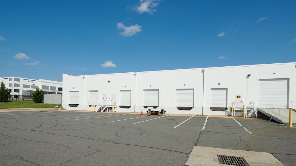 More Photos Of 22660 Executive Dr, Dulles Unknown For Lease