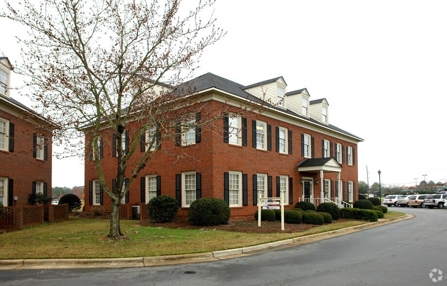 More Photos Of 2547 Lafayette Plaza Dr, Albany Unknown For Lease