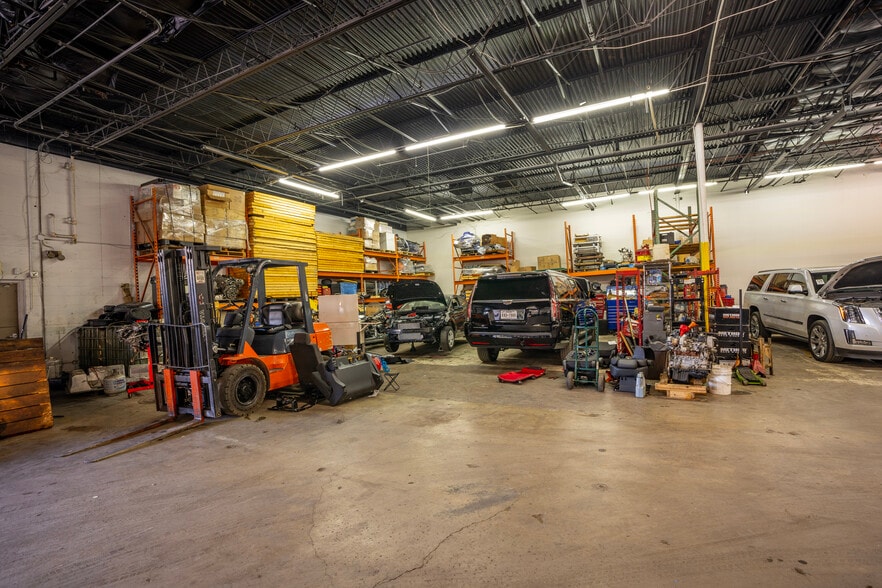 More Photos Of 1365 Regal Row, Dallas Distribution For Sale