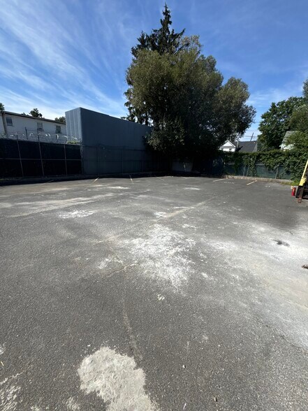 More Photos Of 234 Grandview Ave, Staten Island Warehouse For Lease