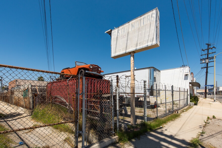 More Photos Of 12801 Saticoy Street St, North Hollywood Warehouse For Sale