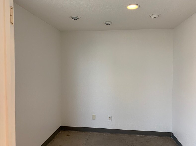 More Photos Of 23461 Ridge Route Dr, Laguna Hills Unknown For Lease