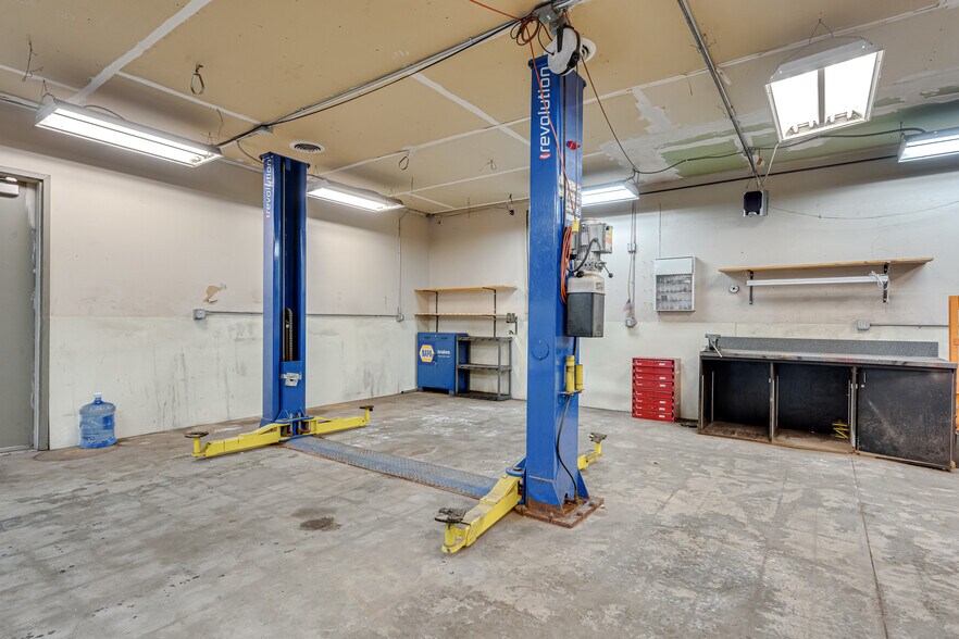 More Photos Of W7293 US Highway 10 114, Menasha Auto Dealership For Sale