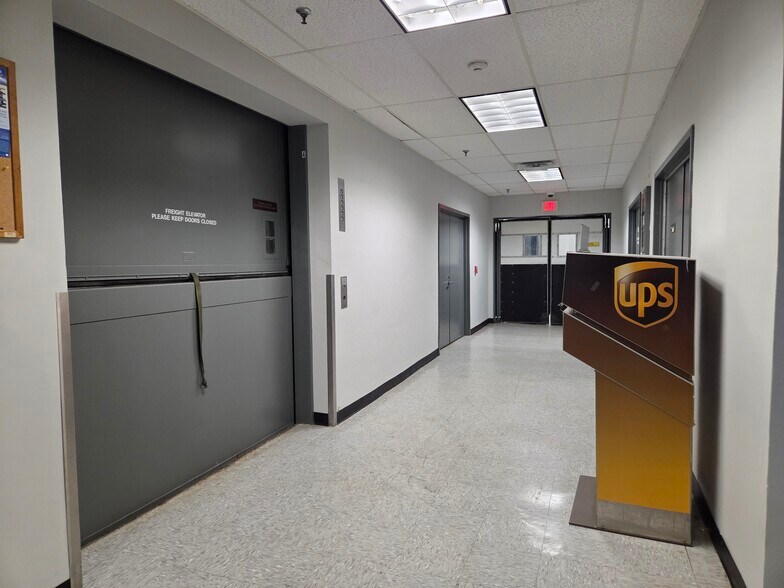 More Photos Of 500 W Cummings Park, Woburn Office For Lease