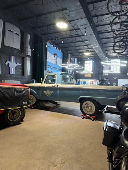 More Photos Of 310 NW 71st St, Miami Warehouse For Sale