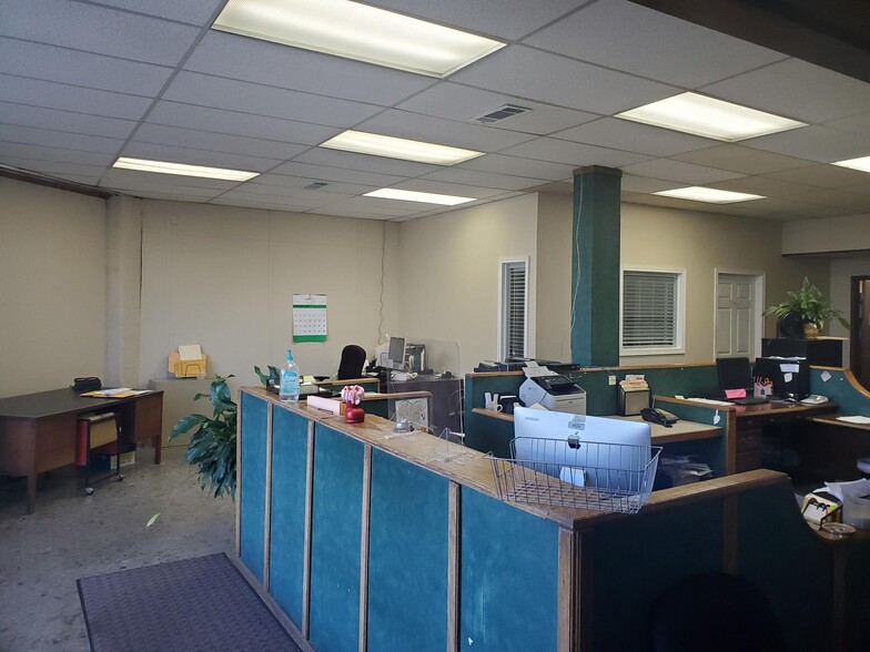 More Photos Of 124 E Jackson St, Hugo Office For Sale