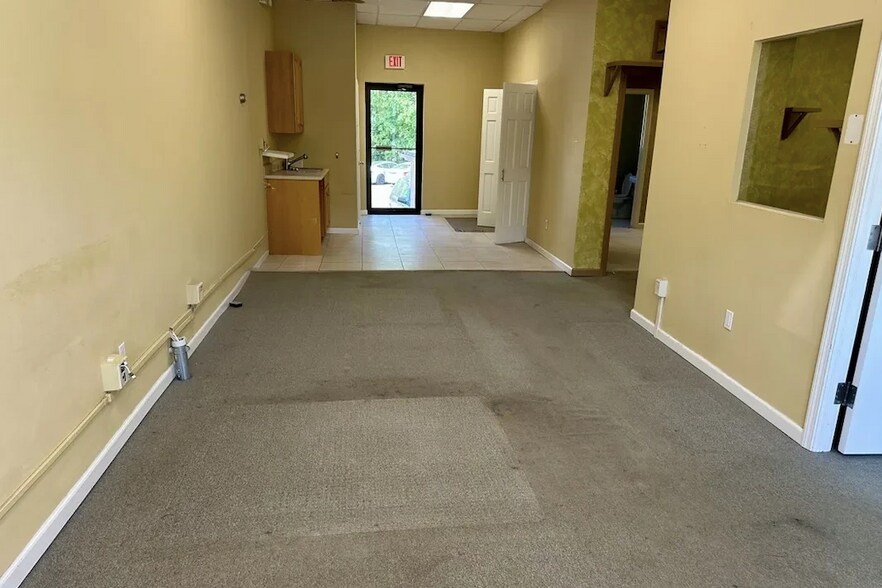 More Photos Of 3034 Summer St, Stamford Storefront For Lease