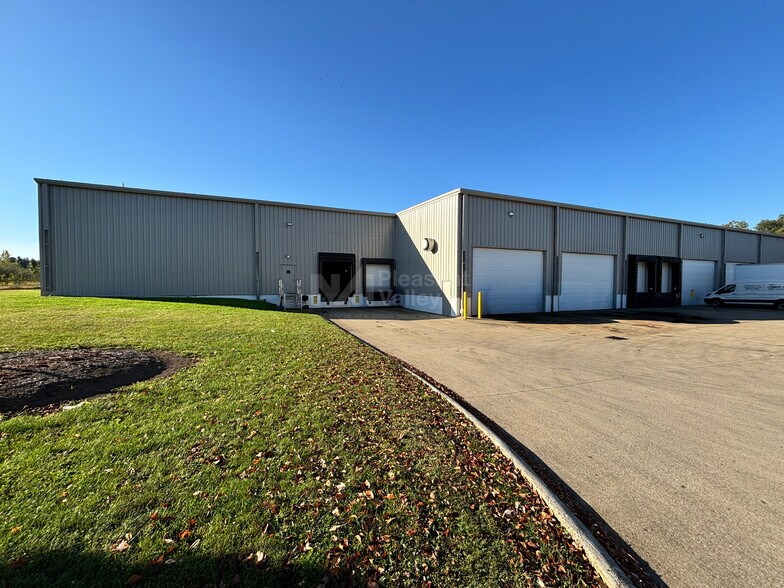 More Photos Of 7825 Hub Pky, Valley View Warehouse For Lease