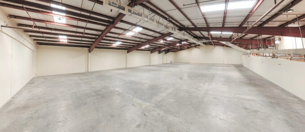 More Photos Of 7168 15th St E, Sarasota Manufacturing For Lease