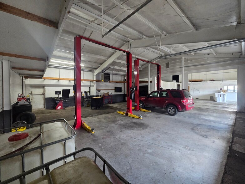 More Photos Of 300 Diagonal St, Clarkston Auto Repair For Sale