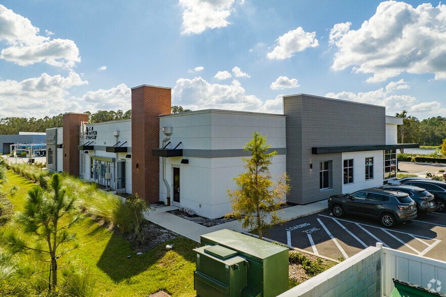 More Photos Of 3740-3752 Windcrest Dr, Wesley Chapel Storefront Retail Office For Lease