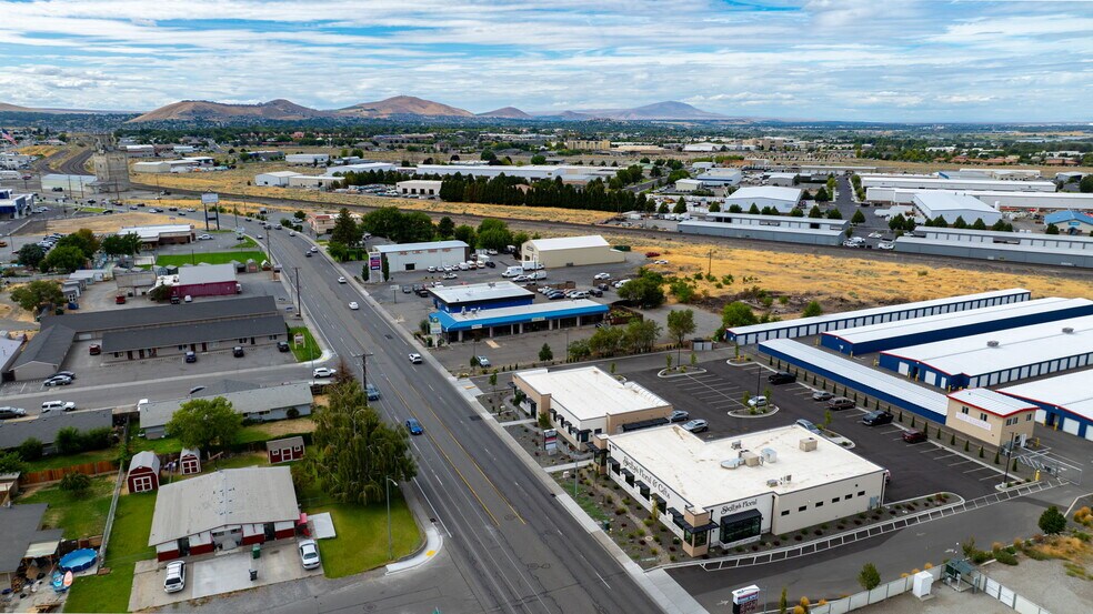 More Photos Of 6018 W Clearwater Ave, Kennewick General Retail For Lease