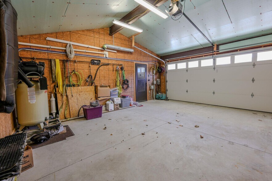 More Photos Of 380 S Main St, De Graff Light Manufacturing For Sale