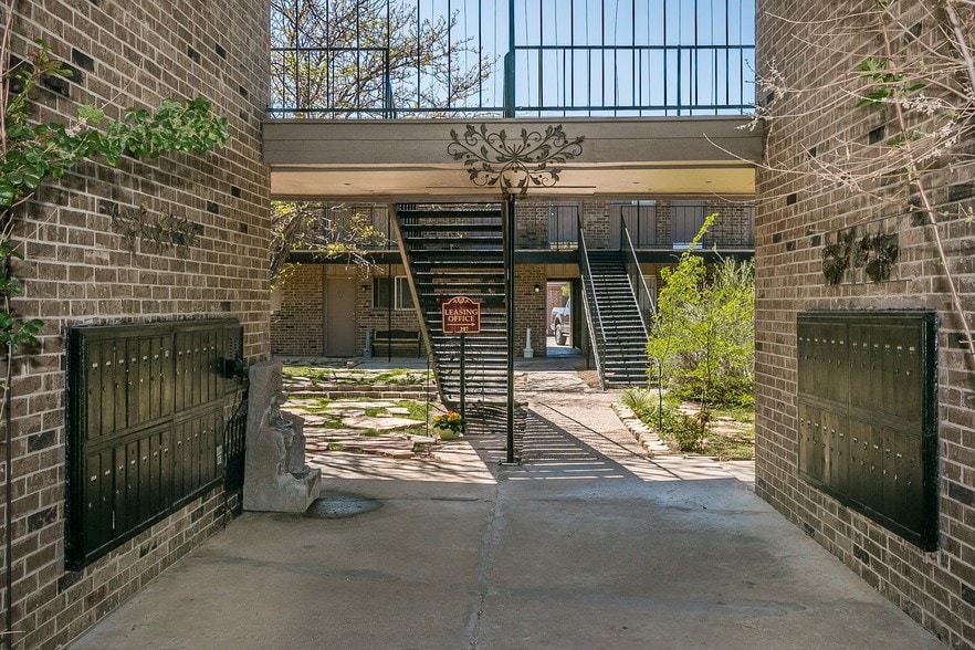 More Photos Of 1031 N Sumner St, Pampa Apartments For Sale