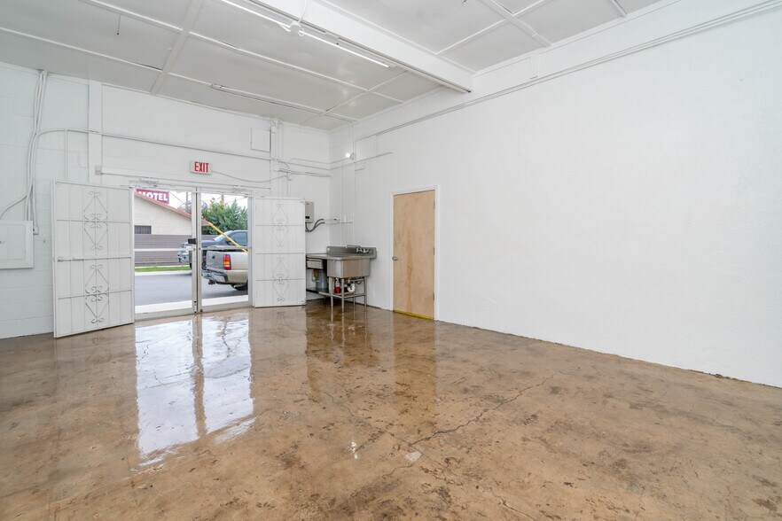 More Photos Of 1020 Roosevelt Ave, San Antonio Freestanding For Sale