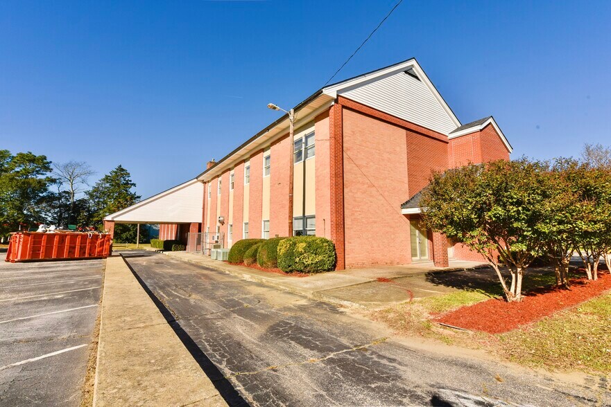 More Photos Of 3901 Raeford Rd, Fayetteville Religious Facility For Lease