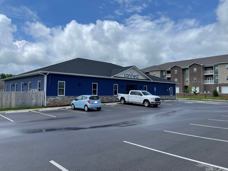 More Photos Of 840 Professional Park Dr, Clarksville Office For Lease