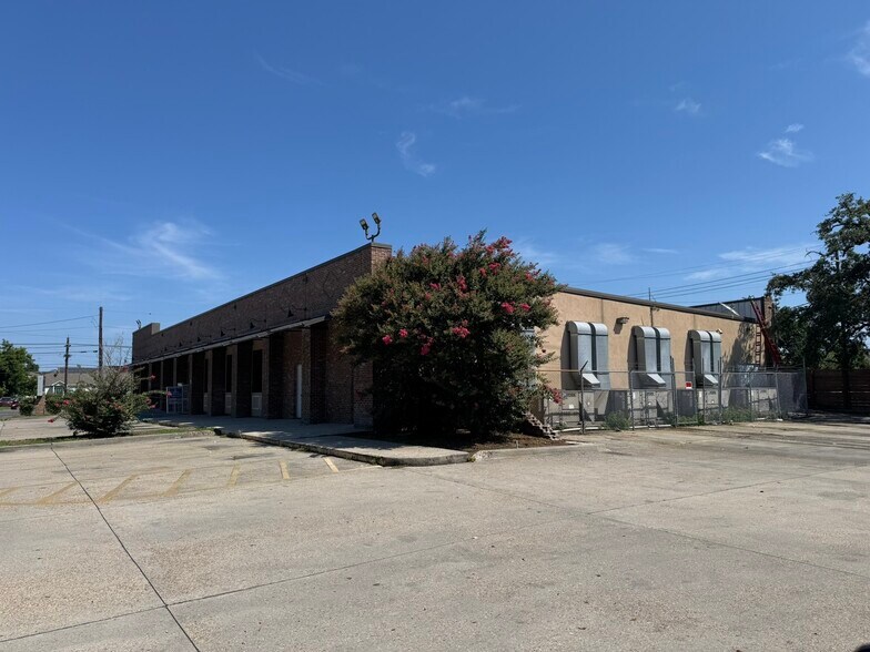More Photos Of 230 N Broad St, New Orleans Freestanding For Lease