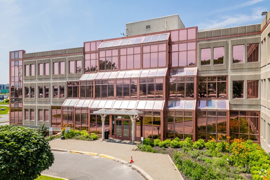 Primary Photo Of 7405 Rte Transcanadienne, Montréal Office For Lease