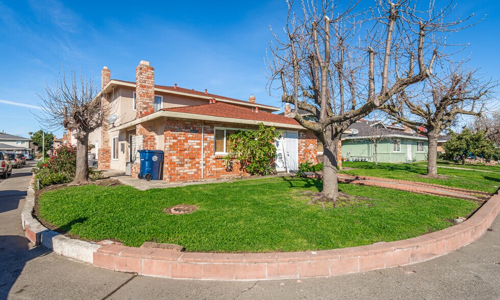 More Photos Of 100 Nedra Ct, Sacramento Multifamily For Sale