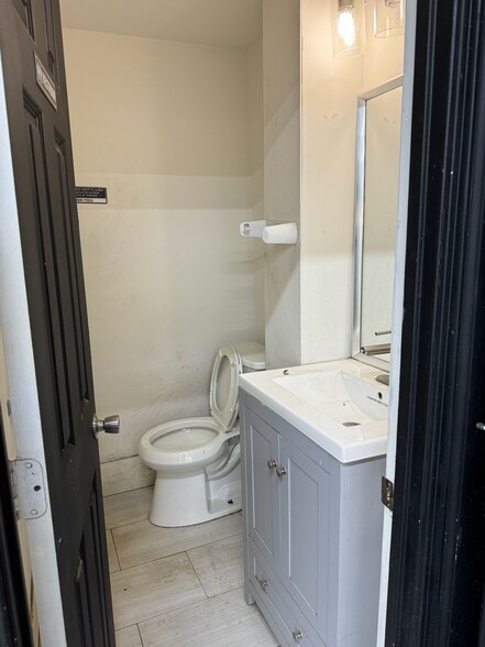 More Photos Of 792 SW Windsor St, Atlanta Warehouse For Lease