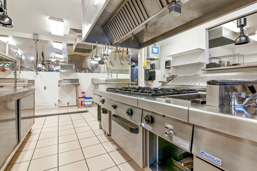More Photos Of 7951 Hwy 35, Bigfork Restaurant For Lease
