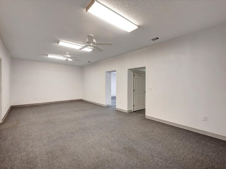 More Photos Of 4314 US Highway 69 N, Lufkin Office For Sale