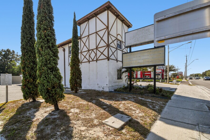 More Photos Of 3601 E Busch Blvd, Tampa Storefront Retail Office For Lease