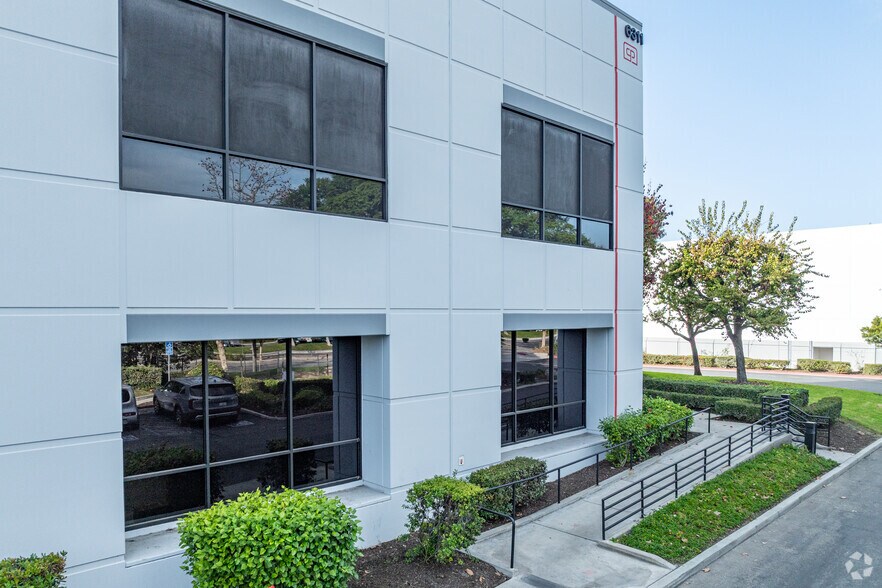 More Photos Of 6311 Knott Ave, Buena Park Warehouse For Lease