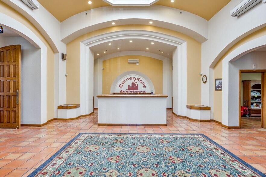 More Photos Of 3500 Noble Ave, Fort Worth Flex For Lease