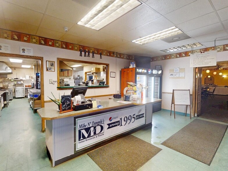 More Photos Of 137 Main St E, Girard Restaurant For Sale