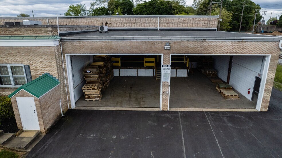 More Photos Of 300 N Sherman St, York Manufacturing For Lease