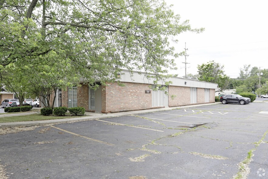 More Photos Of 23030 Mooney St, Farmington Medical For Lease