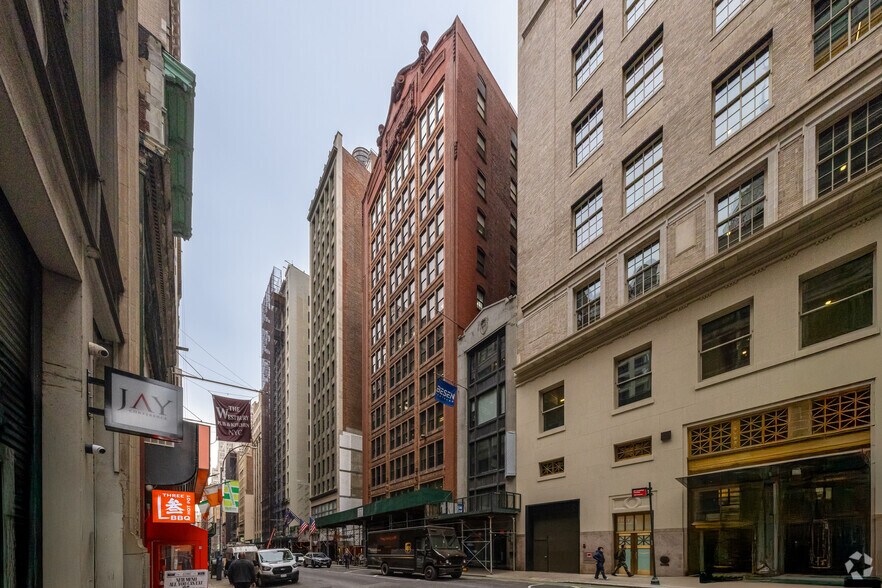 More Photos Of 15-17 W 38th St, New York Office For Lease