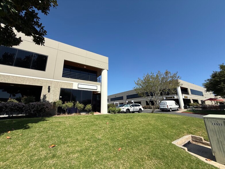 More Photos Of 24927 Avenue Tibbitts, Valencia Unknown For Lease