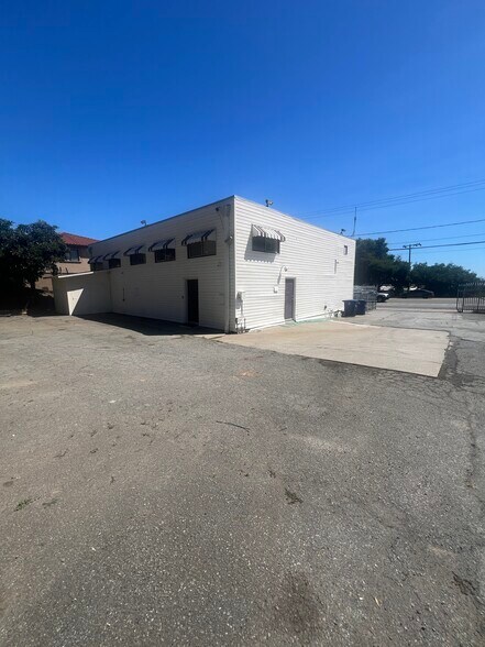 More Photos Of 3840 Bayshore Blvd, Brisbane Service For Lease