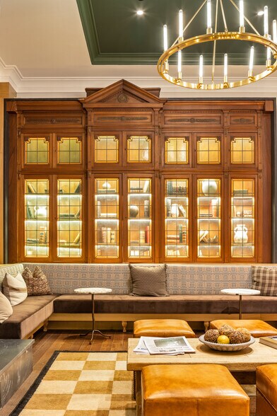 More Photos Of 200 S Broad St, Philadelphia Hotel For Lease