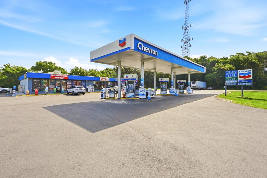 Primary Photo Of 2590 Recker Hwy, Winter Haven Service Station For Sale