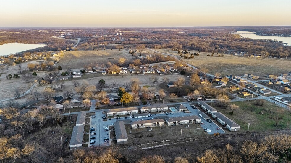 More Photos Of 810 Quail Run Rd, Grove Multifamily For Sale